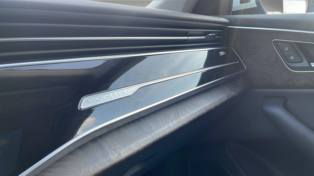Used 2019 Audi Q8 Premium Plus w/ Premium Plus AWD/4WD image 23