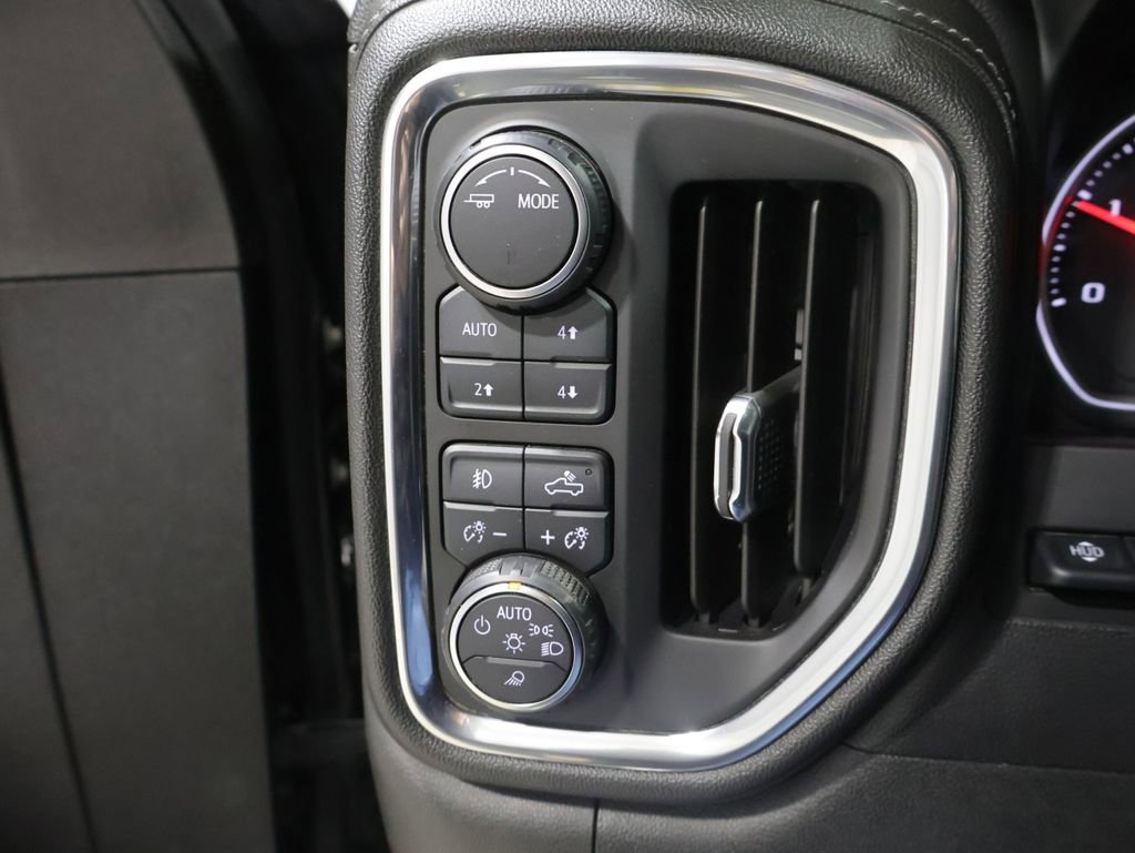 Used 2020 Chevrolet Silverado 3500 LTZ w/ LTZ Premium Package image 34