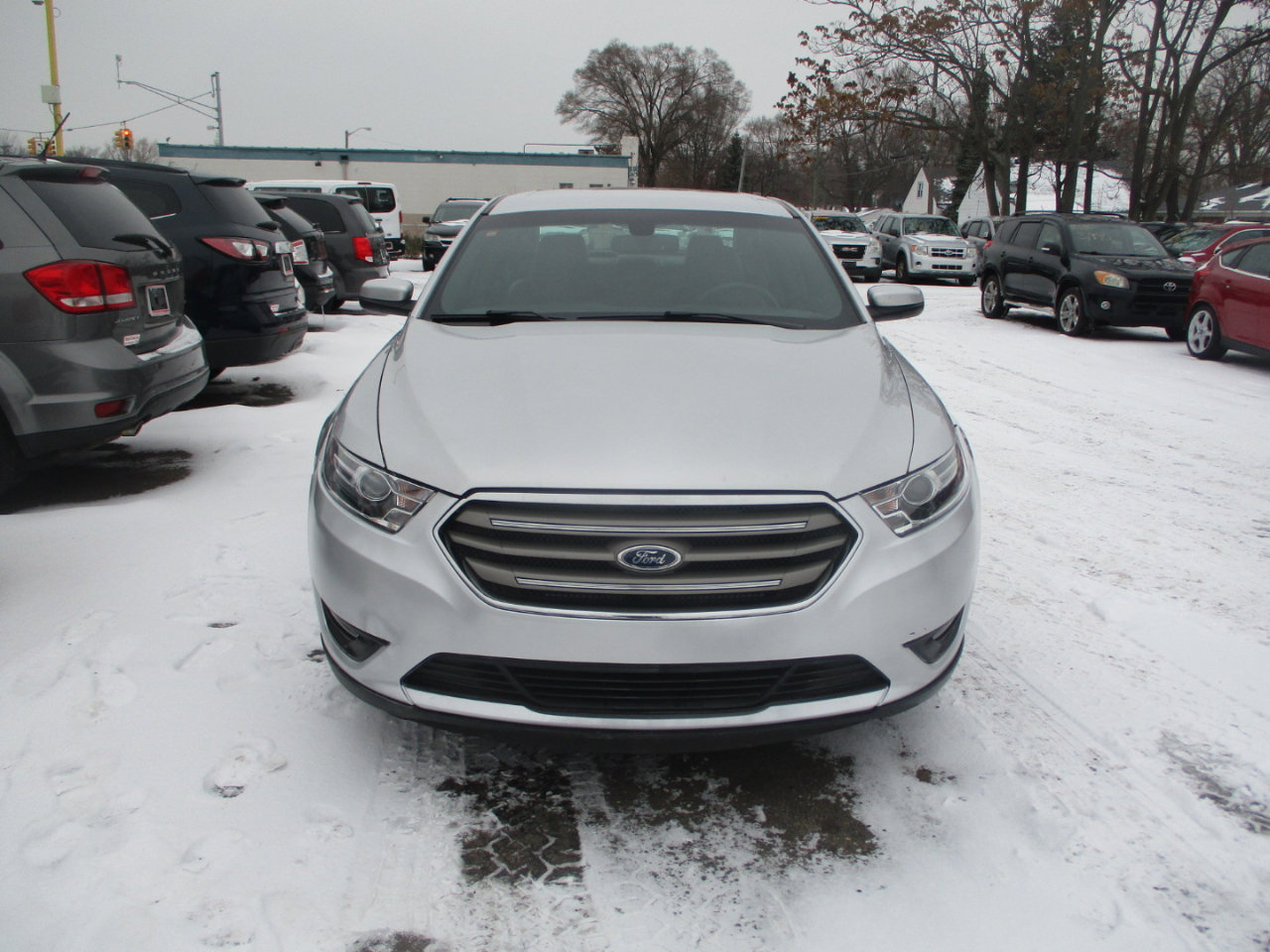 Used 2016 Ford Taurus SEL w/ Equipment Group 201A image 2