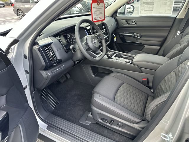 New 2025 Nissan Pathfinder SV image 9