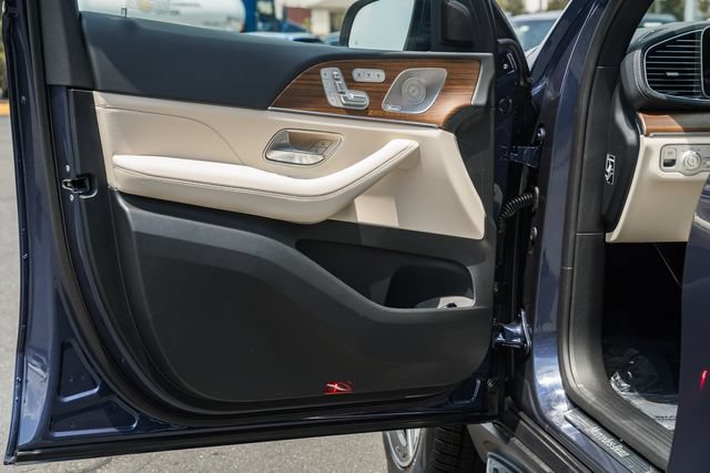New 2026 Mercedes-Benz GLS 450 4MATIC image 40