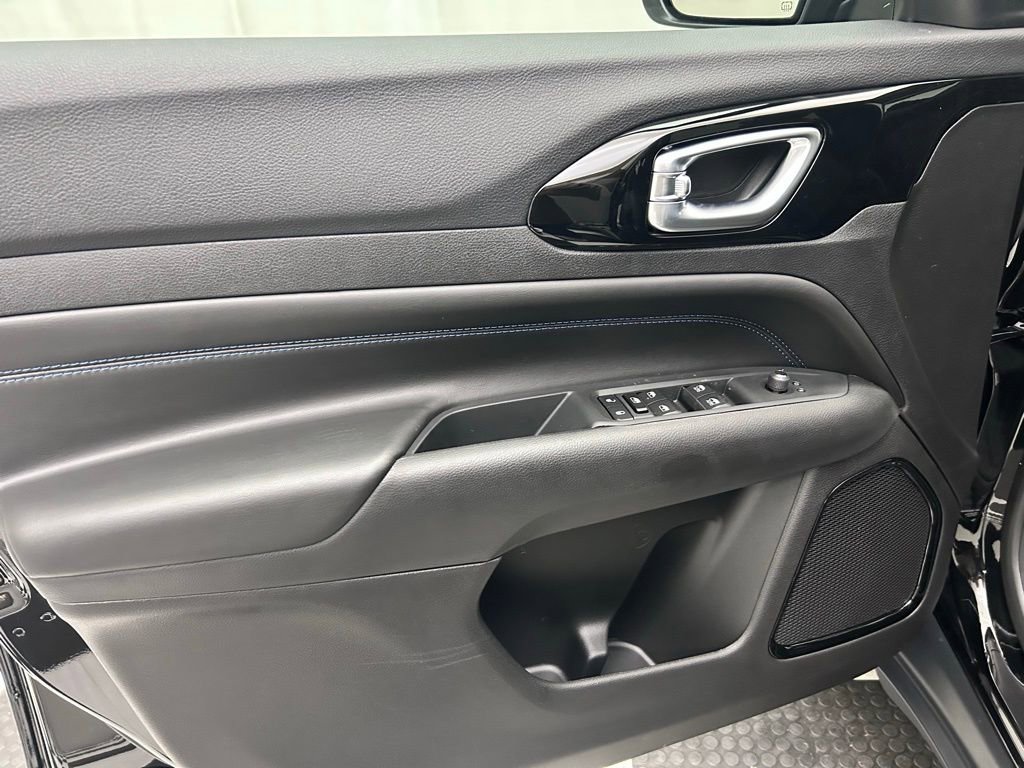 New 2026 Jeep Compass Latitude image 10