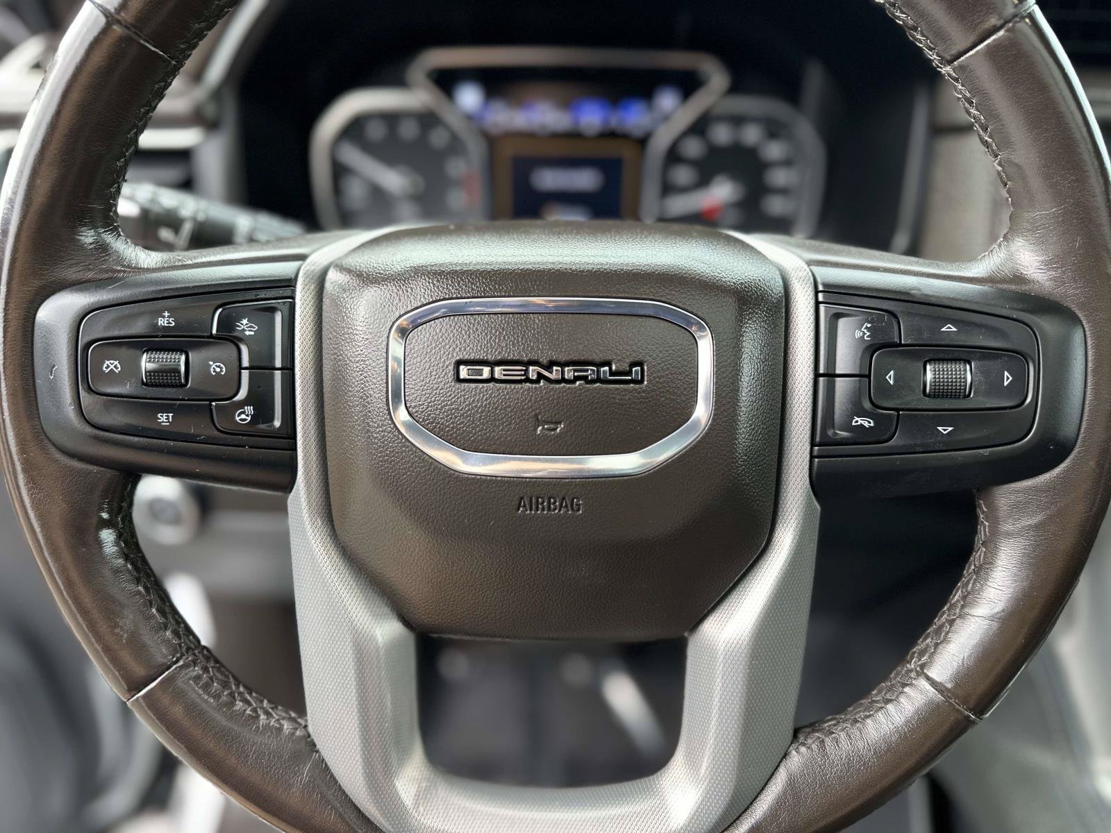 Used 2021 GMC Yukon XL Denali w/ Advanced Technology Package AWD/4WD image 14