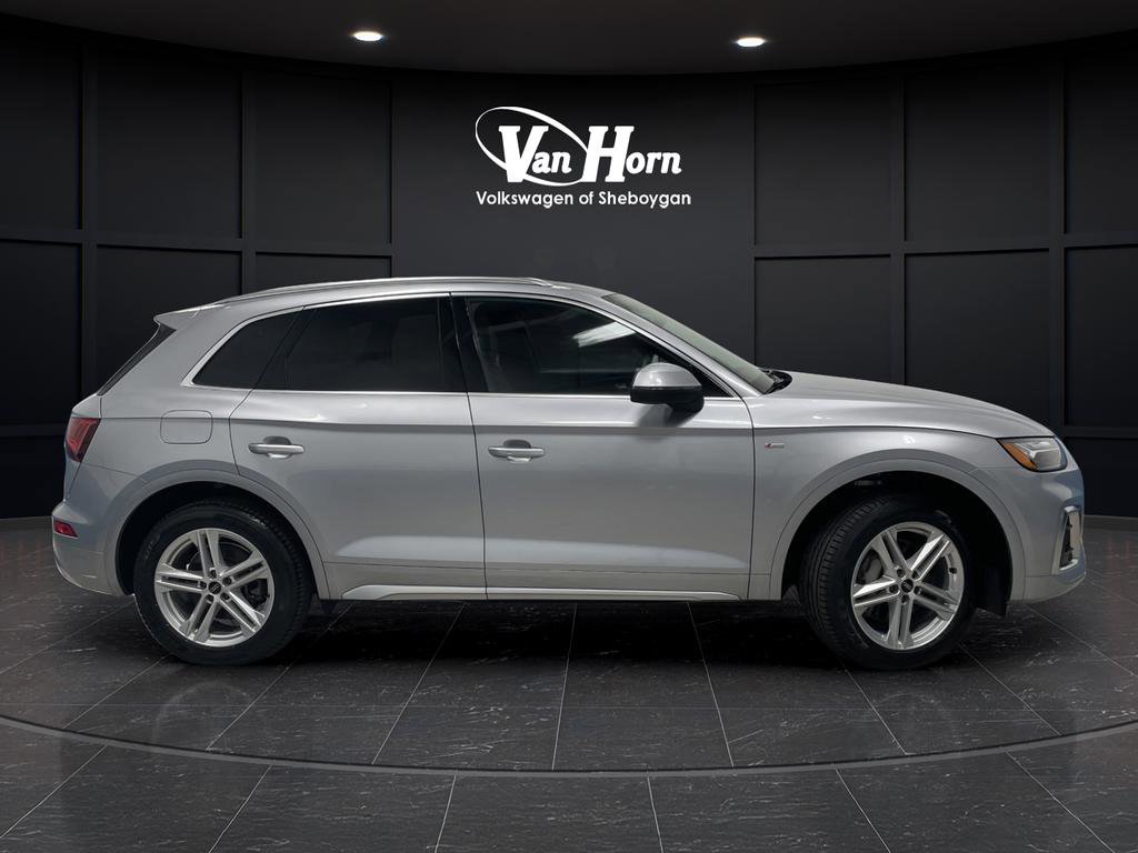 Used 2024 Audi Q5 e Premium Plus w/ Premium Plus Package image 2