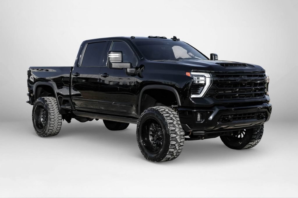 Used 2024 Chevrolet Silverado 3500 High Country w/ High Country Premium Package AWD/4WD image 4
