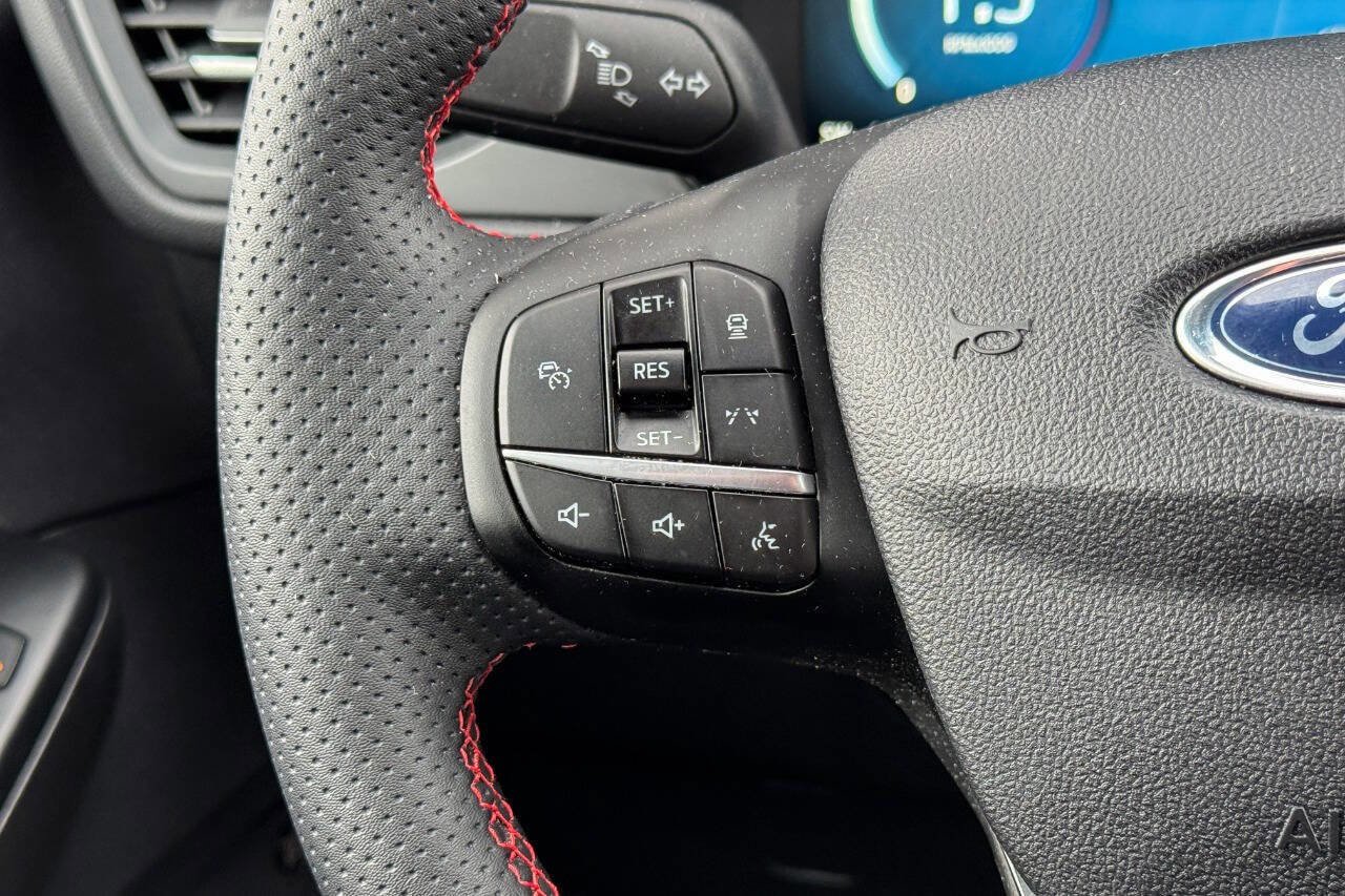 Used 2023 Ford Escape ST-Line Elite w/ Premium Technology Package AWD/4WD image 31