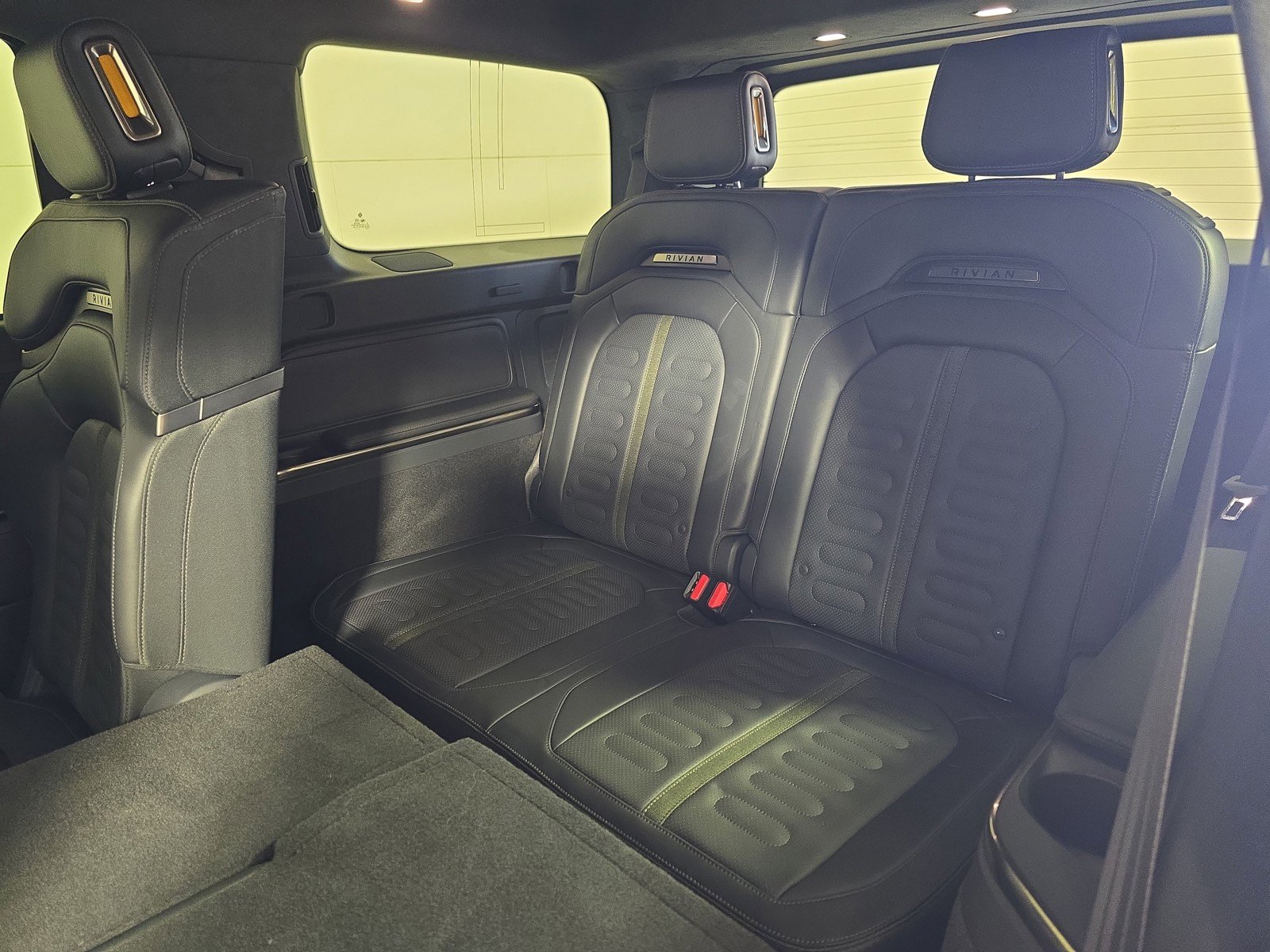 Used 2022 Rivian R1S Launch Edition image 25