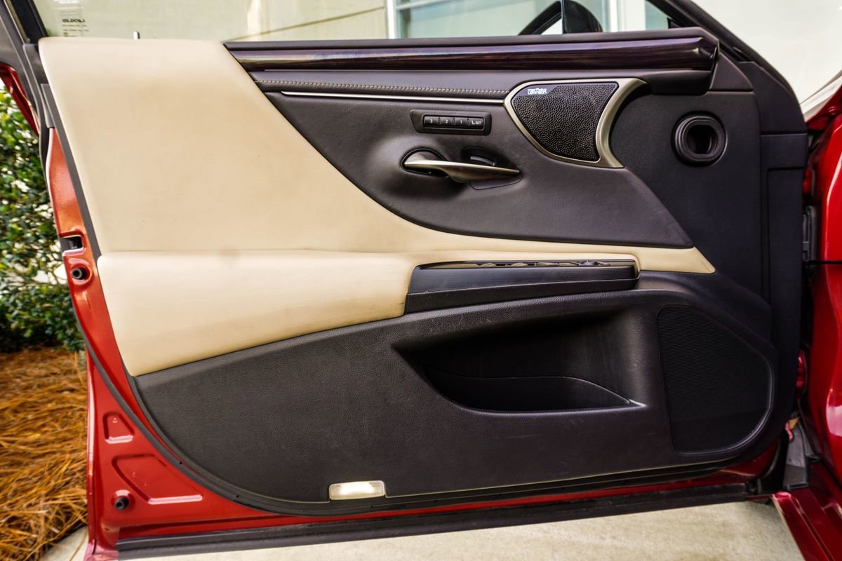 Used 2020 Lexus ES 350 Ultra Luxury w/ Accessory Package 2 image 34