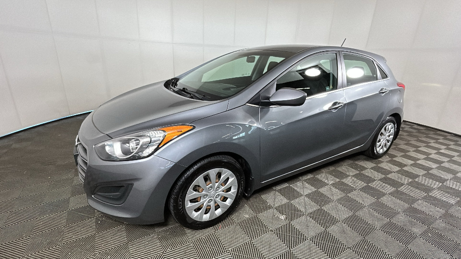 Used 2016 Hyundai Elantra GT FWD image 8