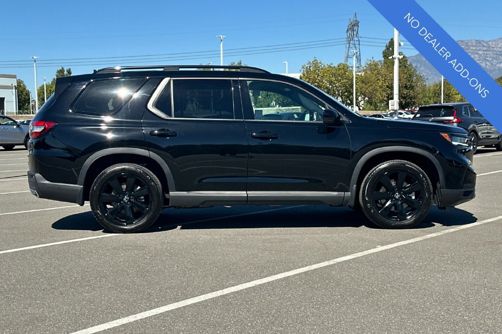 Certified 2025 Honda Pilot Black Edition image 3