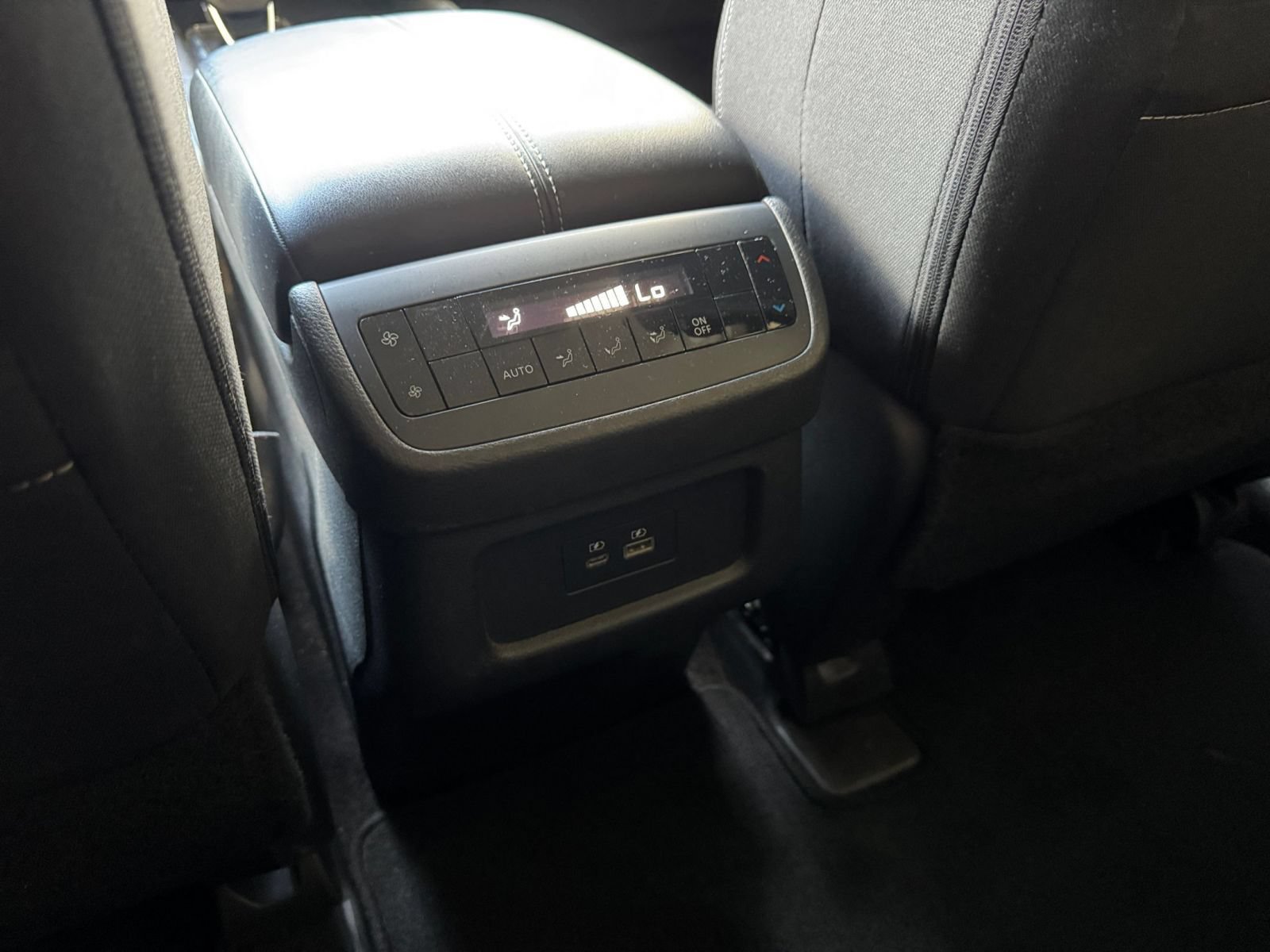 Used 2025 Nissan Pathfinder SV AWD/4WD image 24