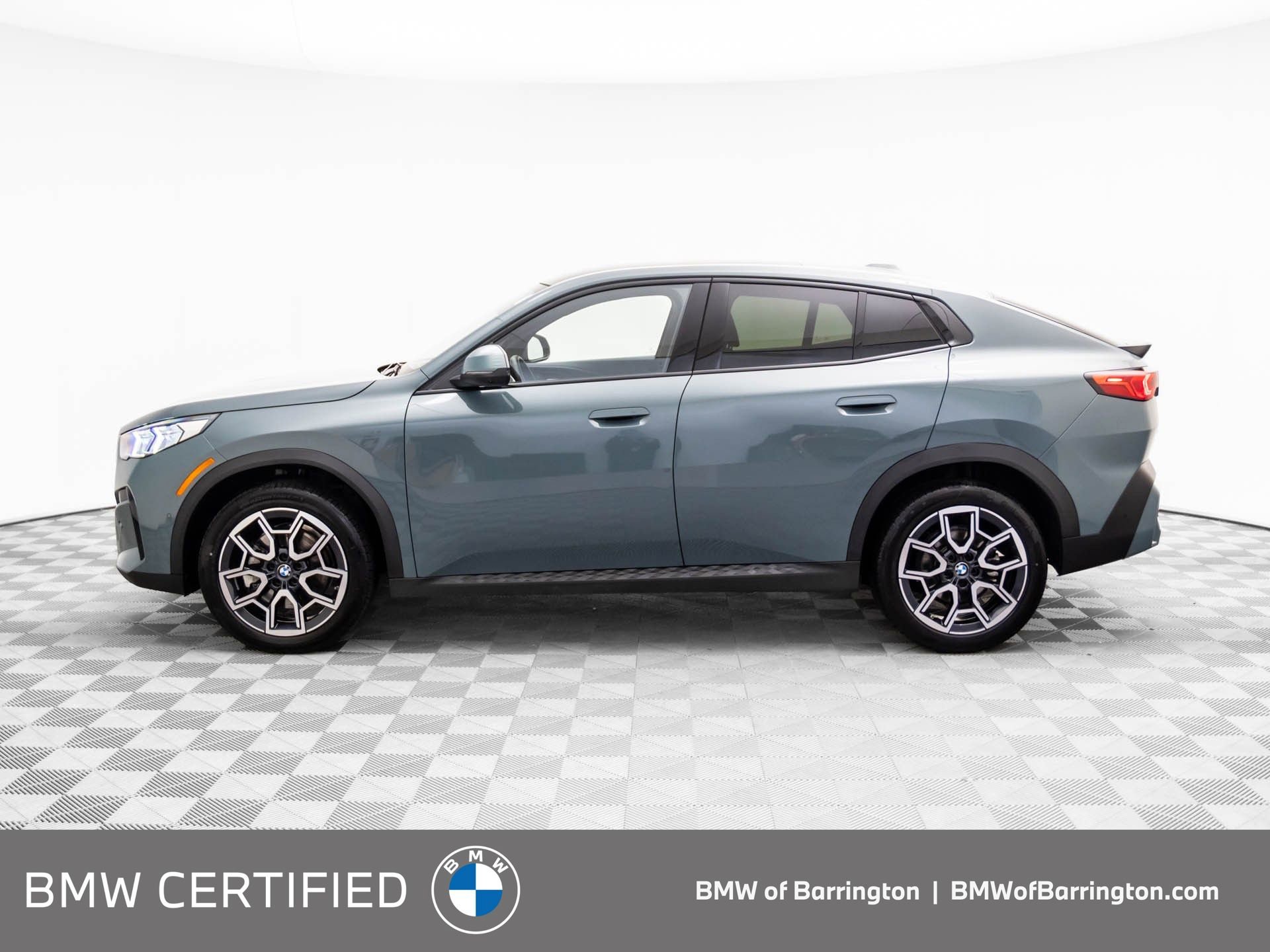 Certified 2025 BMW X2 xDrive28i image 2