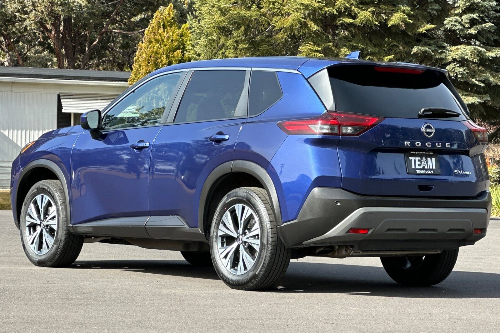 Used 2023 Nissan Rogue SV image 6