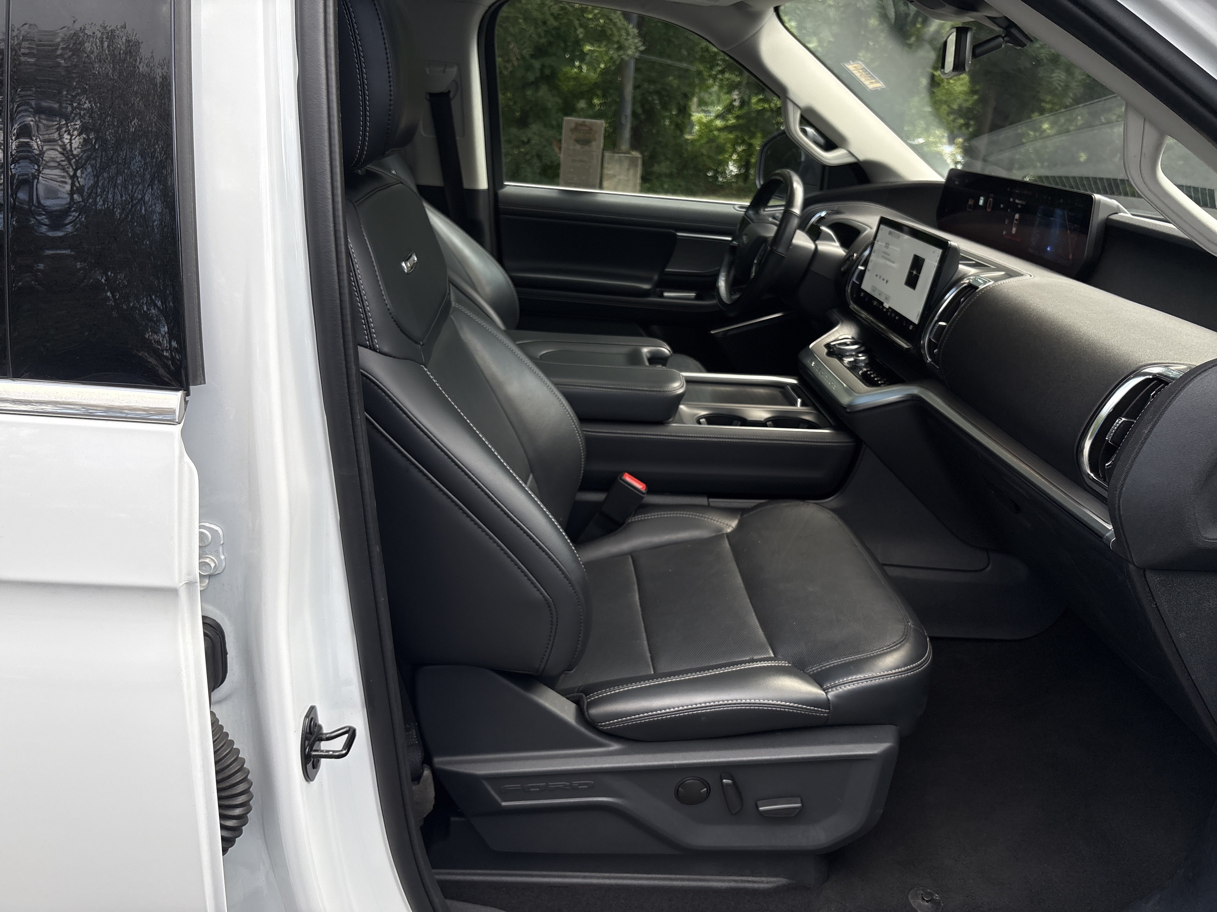 Used 2025 Ford Expedition Max Platinum AWD/4WD image 22