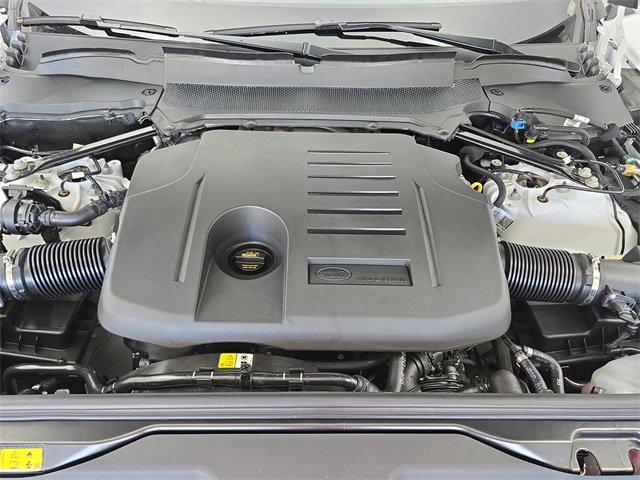 Certified 2025 Land Rover Discovery Dynamic SE image 31