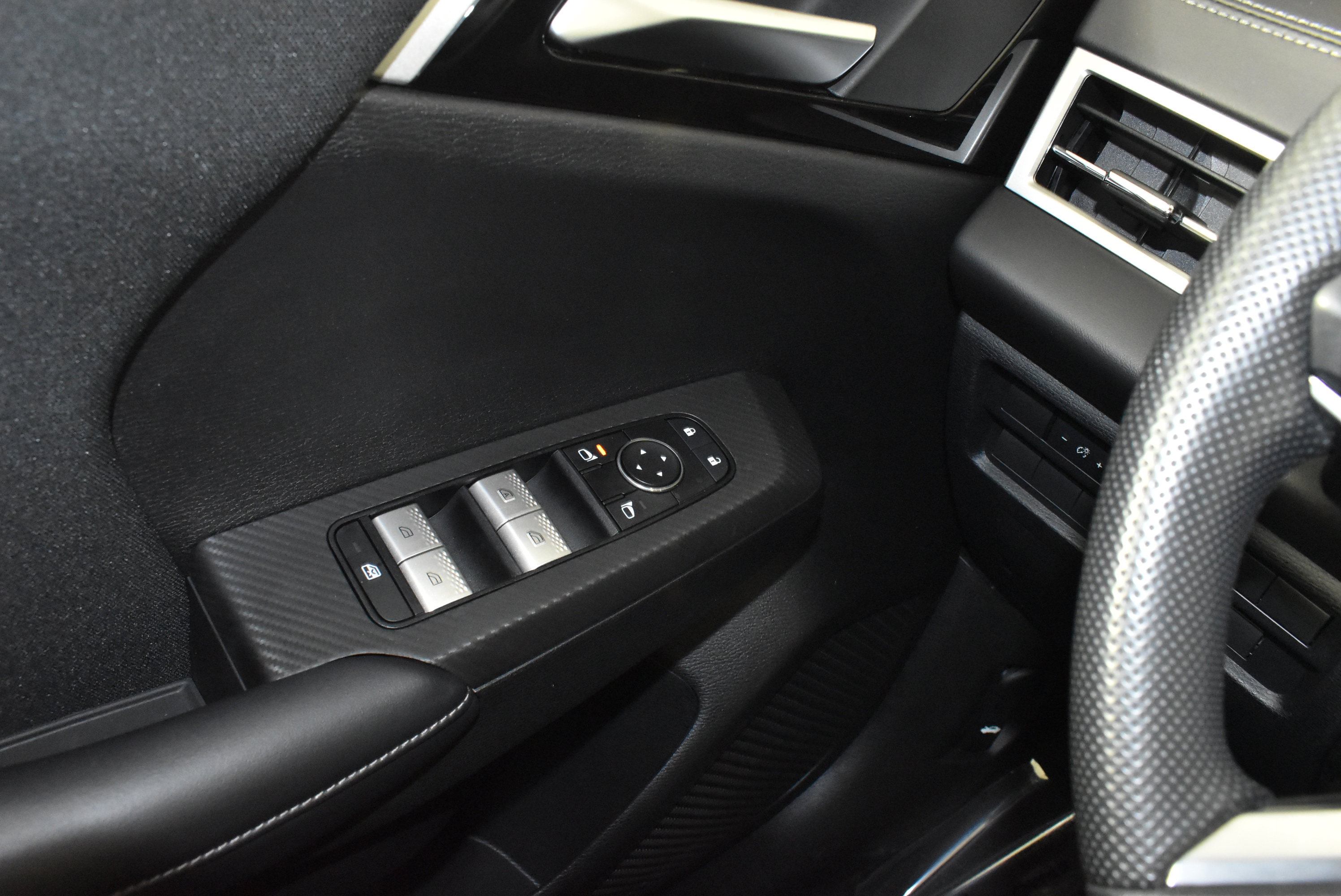 Used 2024 Mitsubishi Outlander ES image 34