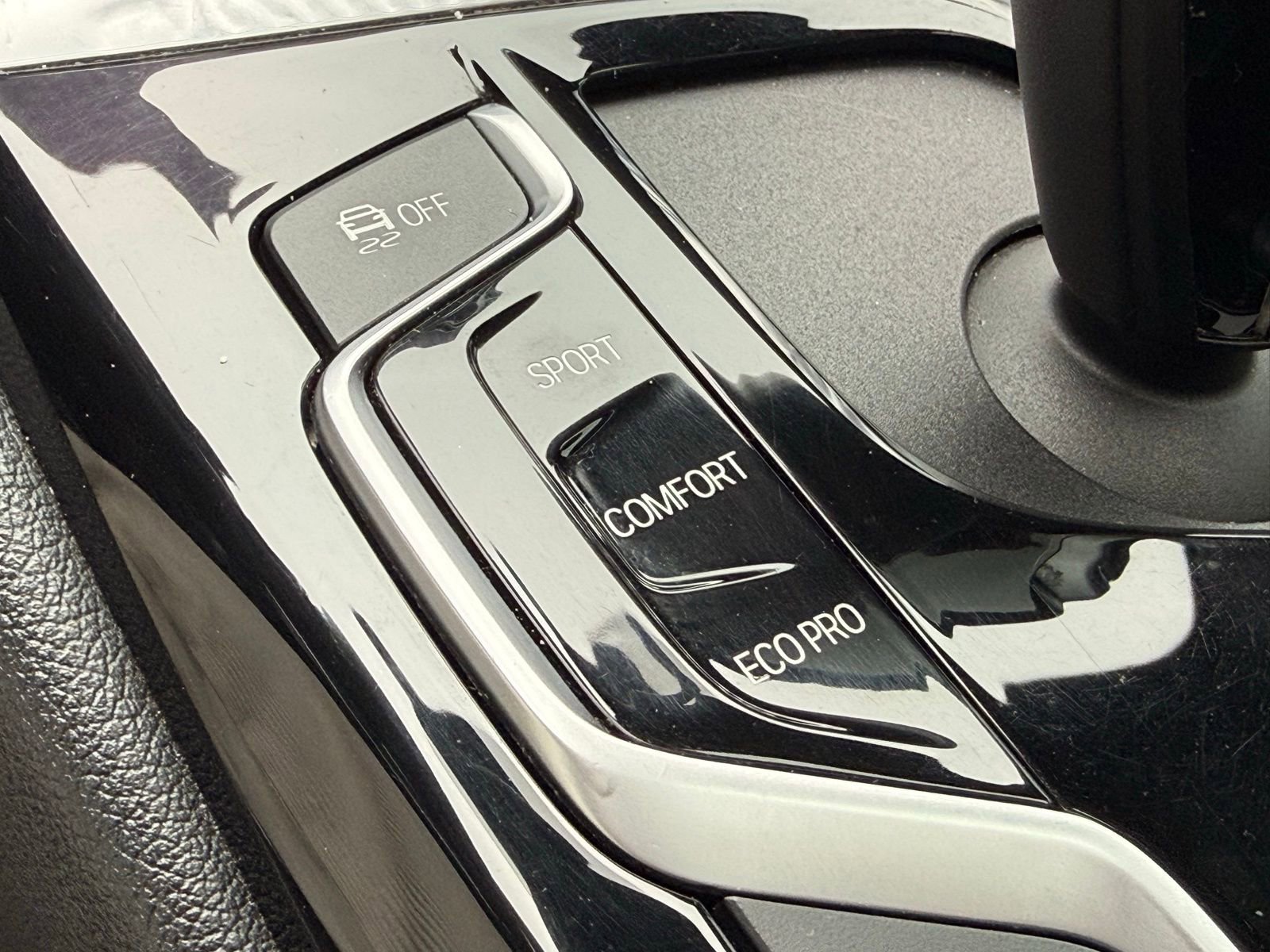 Used 2019 BMW 530i xDrive AWD/4WD image 25