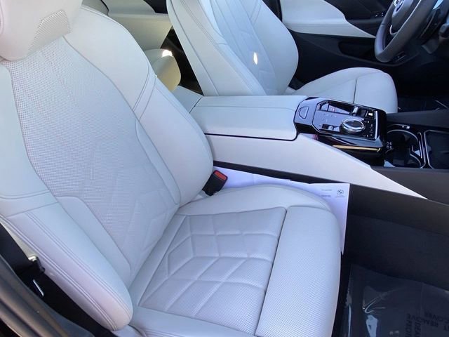 Used 2025 BMW 530i image 11