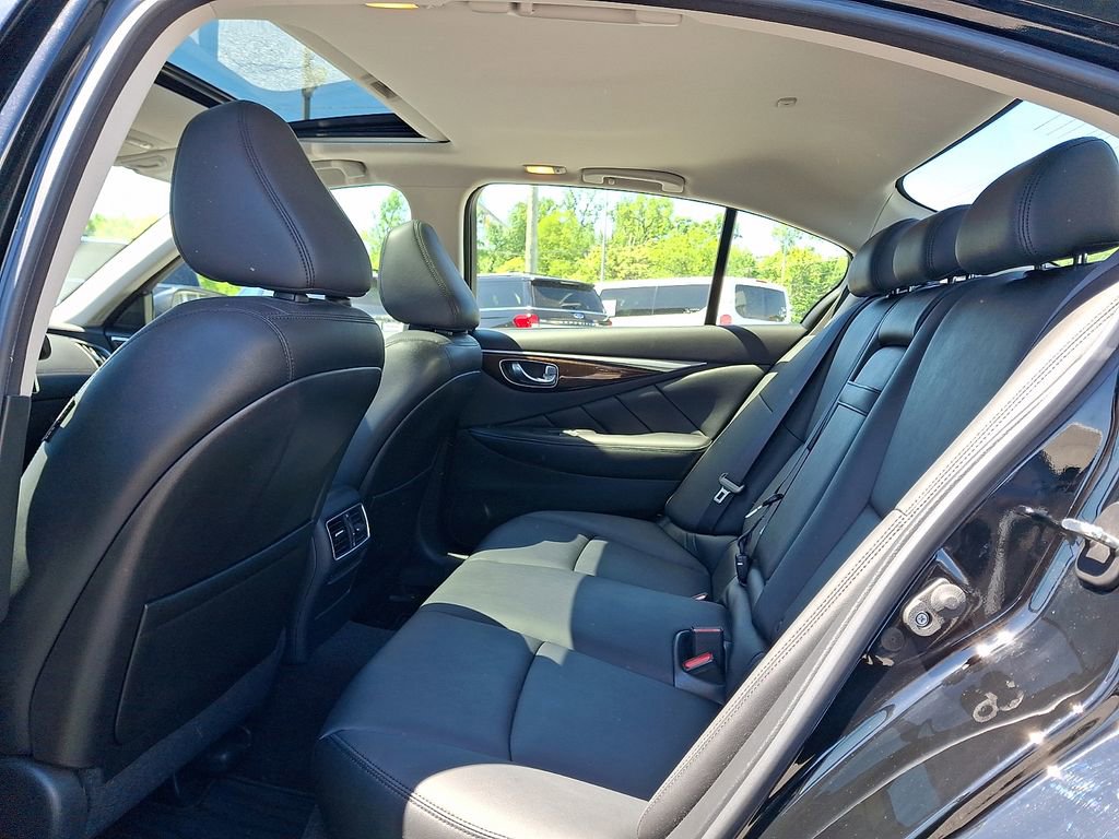 Used 2018 INFINITI Q50 Luxe w/ Essential Package (3.0T Luxe) AWD/4WD image 10