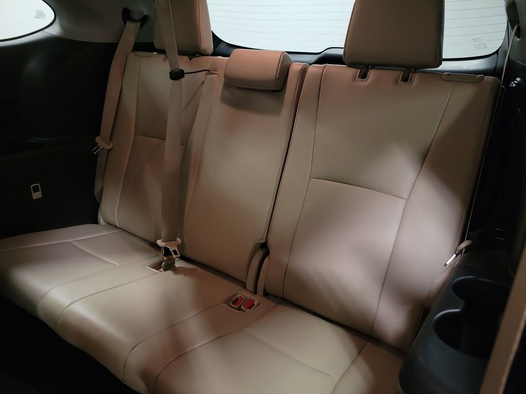 Used 2021 Toyota Highlander XLE image 21