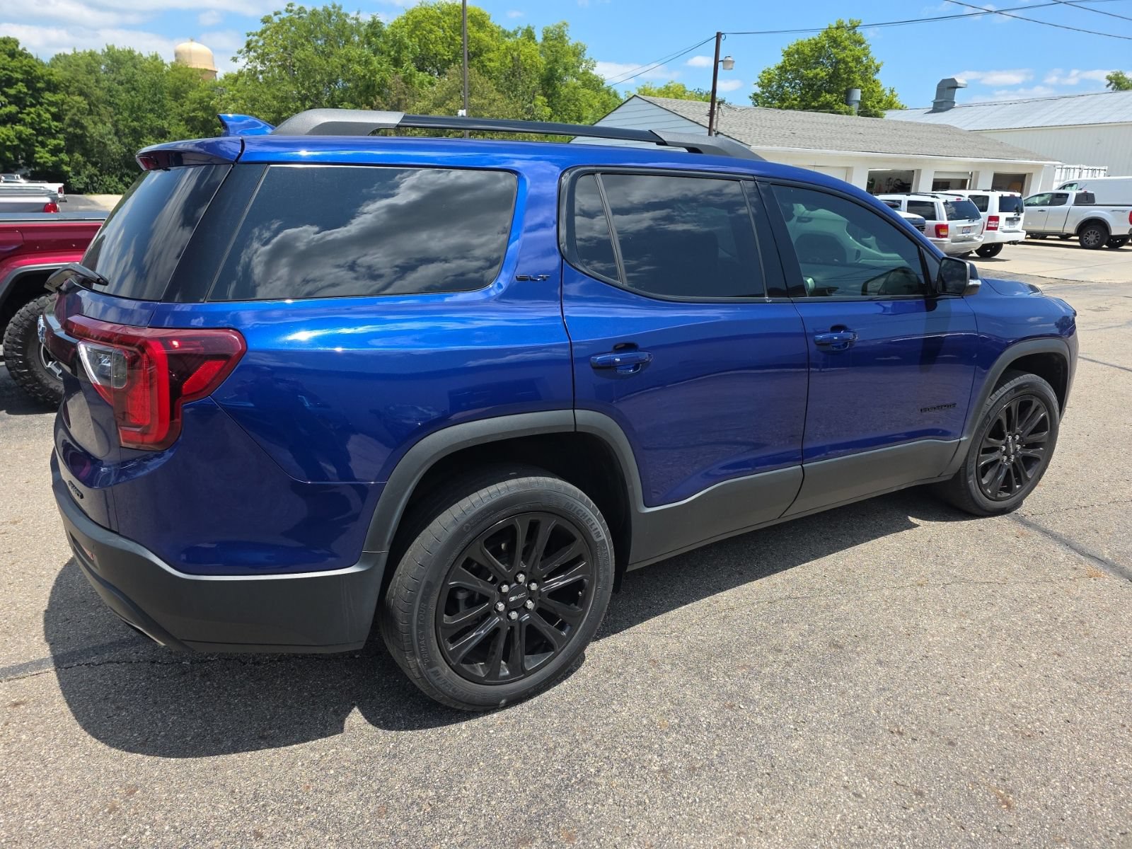 Used 2023 GMC Acadia SLT w/ Elevation Edition AWD/4WD image 3