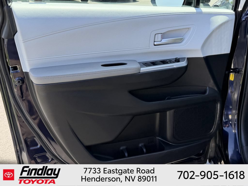 Certified 2026 Toyota Sienna XLE FWD image 18