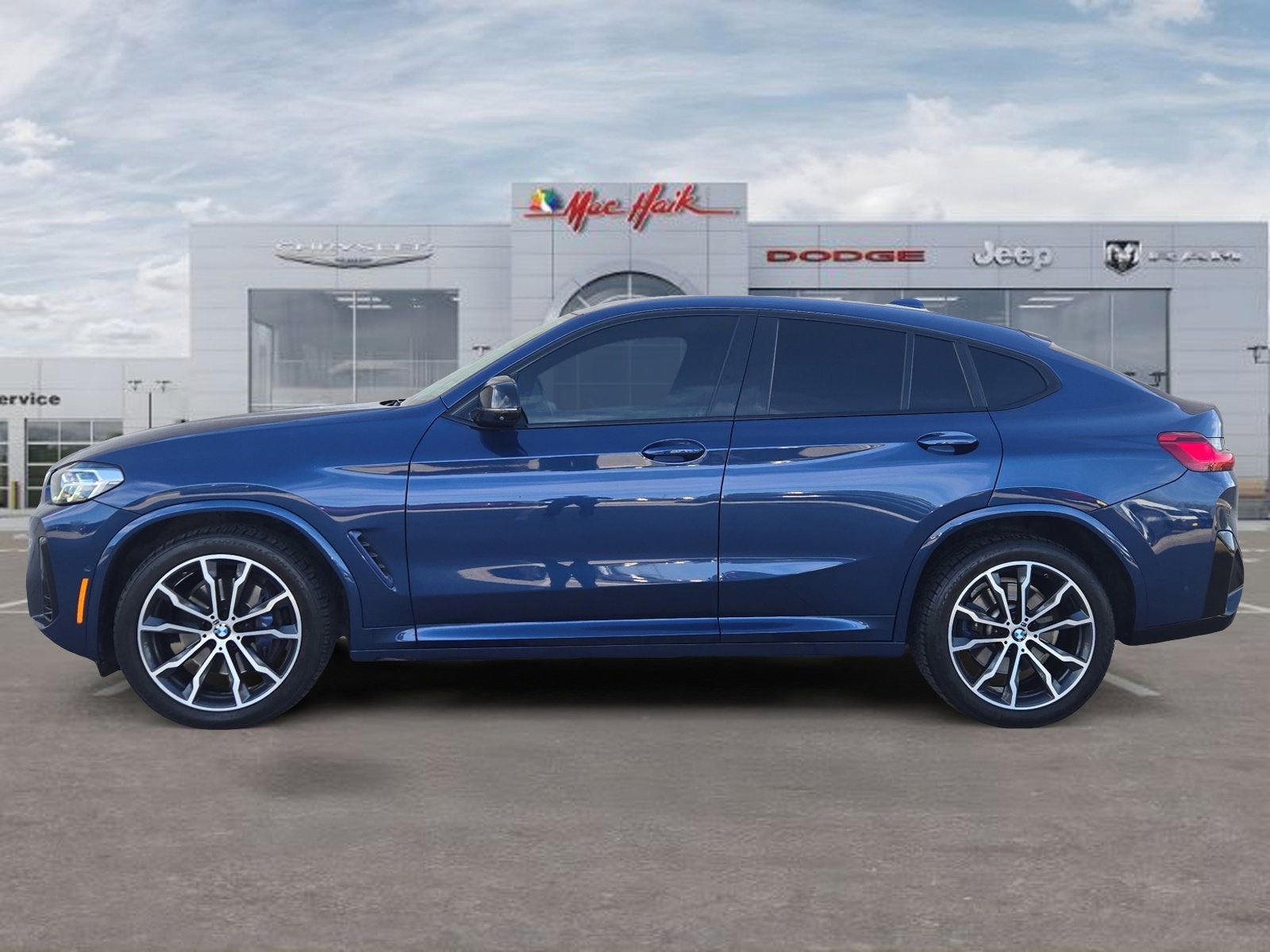 Used 2022 BMW X4 M40i w/ Premium Package image 2