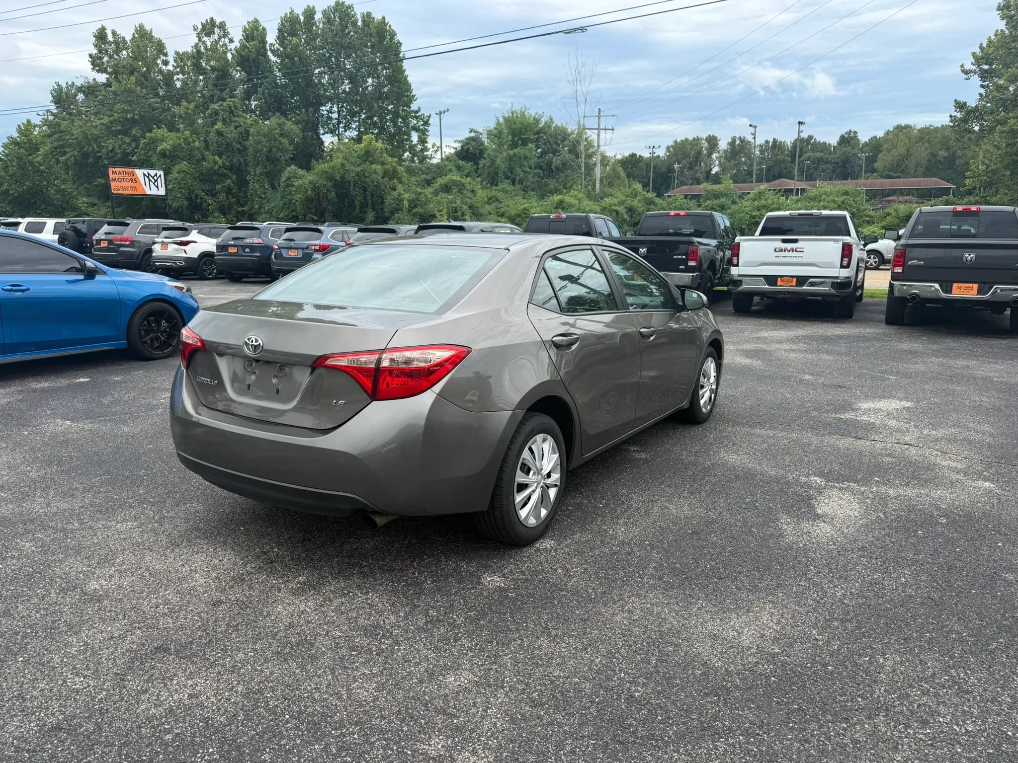 Used 2017 Toyota Corolla LE w/ Carpet Mat Package (TMS) FWD image 5