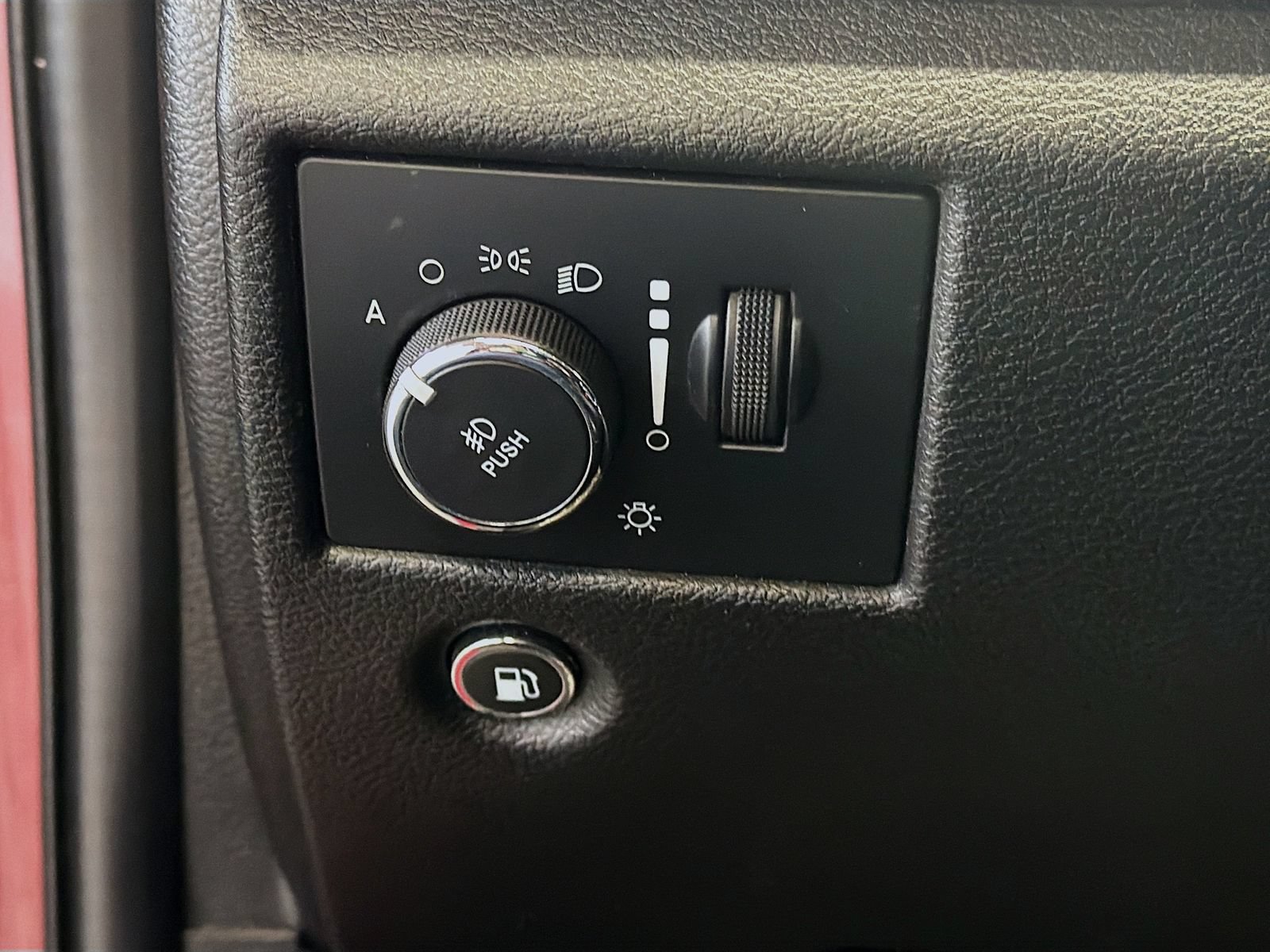 Used 2022 Jeep Grand Cherokee Laredo X AWD/4WD image 10