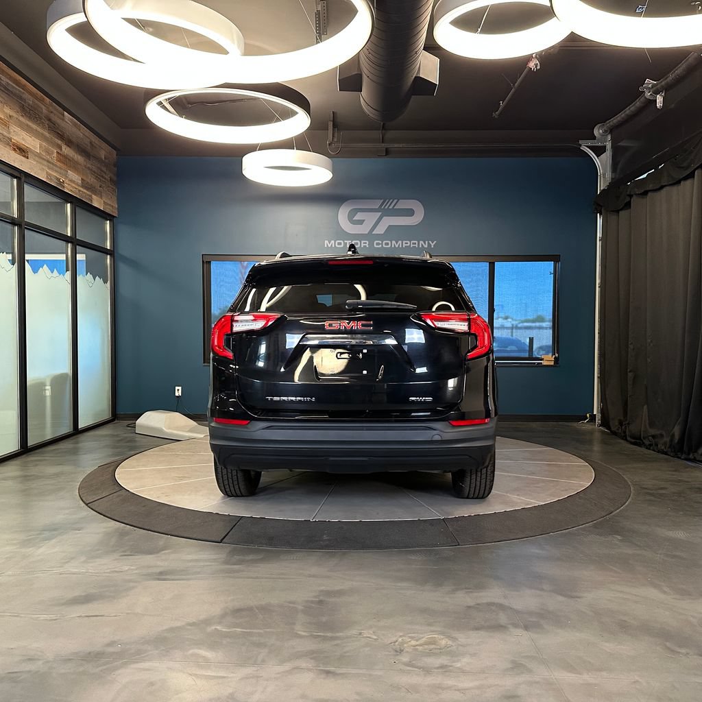 Used 2022 GMC Terrain SLE w/ Driver Convenience Package AWD/4WD image 4