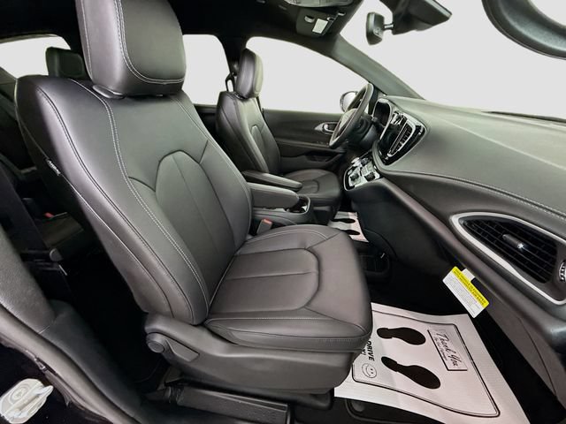New 2027 Chrysler Pacifica Select FWD image 28