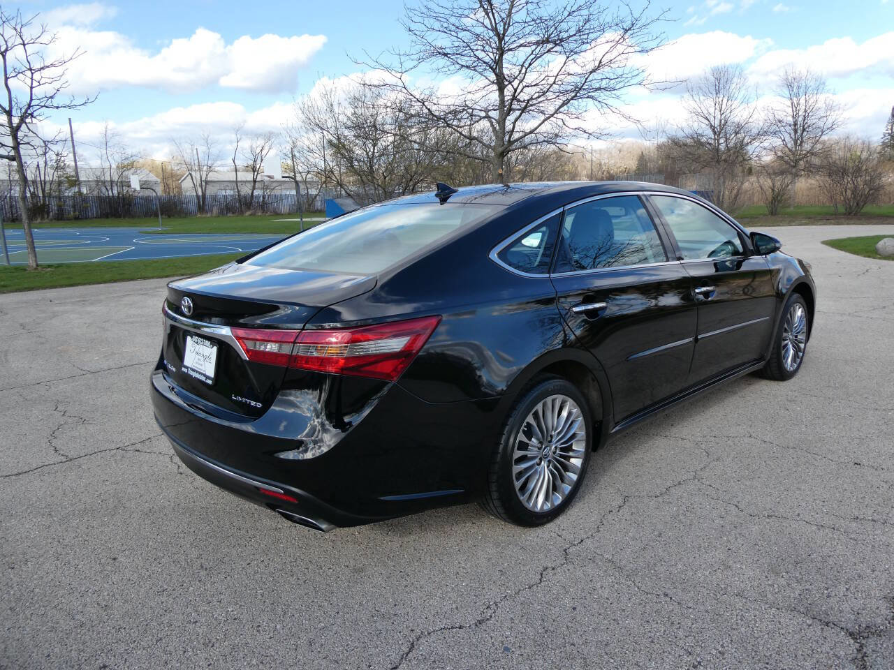 Used 2017 Toyota Avalon Limited w/ All Weather Liner Package FWD image 5