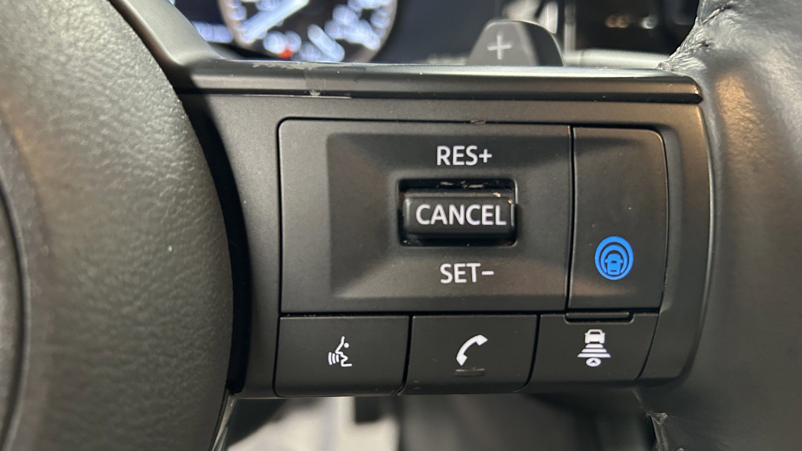 Used 2025 Nissan Pathfinder SV image 21