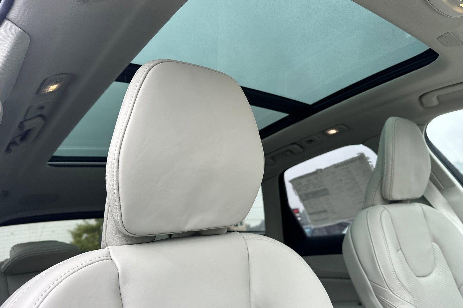 New 2026 Volvo XC60 T8 Ultra w/ Protection Package Premier image 19