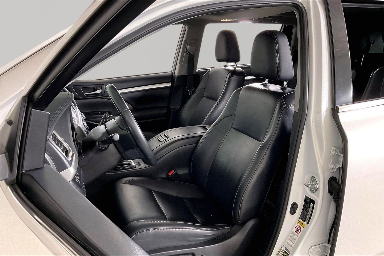 Used 2019 Toyota Highlander XLE AWD/4WD image 23