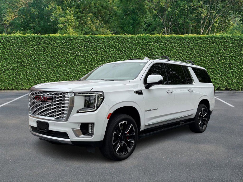 Used 2022 GMC Yukon XL Denali w/ Denali Premium Package AWD/4WD image 8