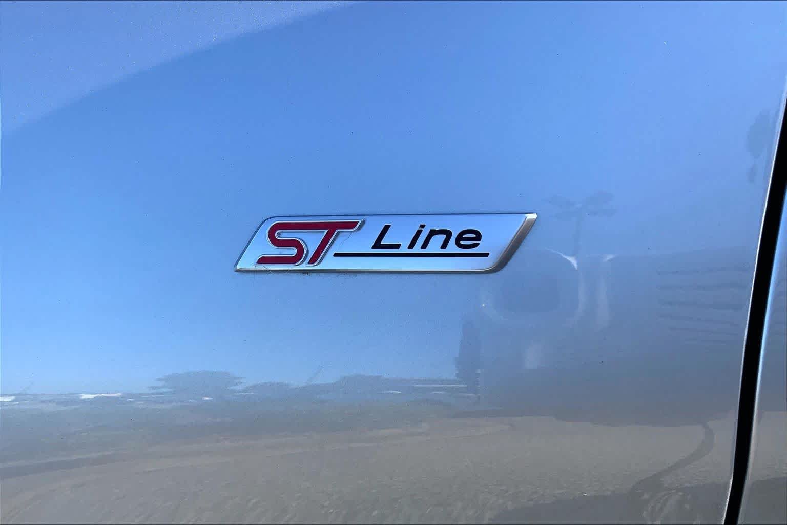 Used 2023 Ford Explorer ST-Line w/ Class IV Trailer Tow Package RWD image 10