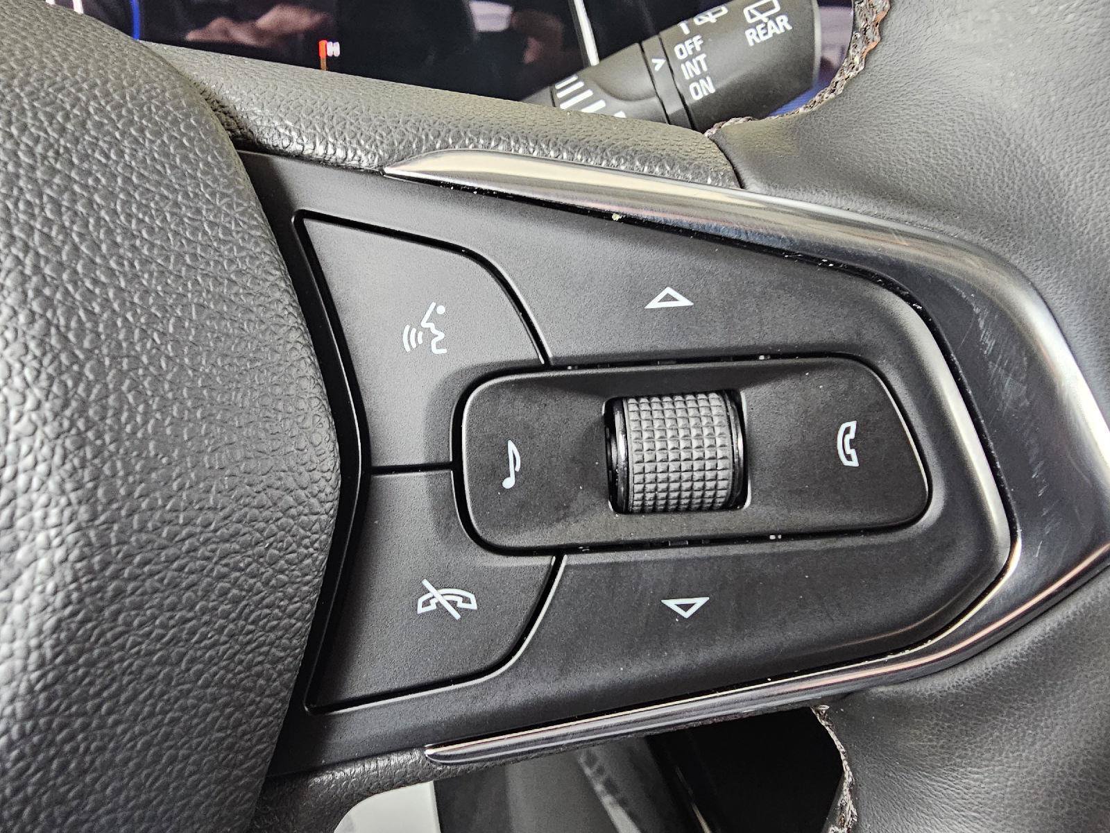 Used 2025 Chevrolet Trax LT w/ LT Convenience Package FWD image 23