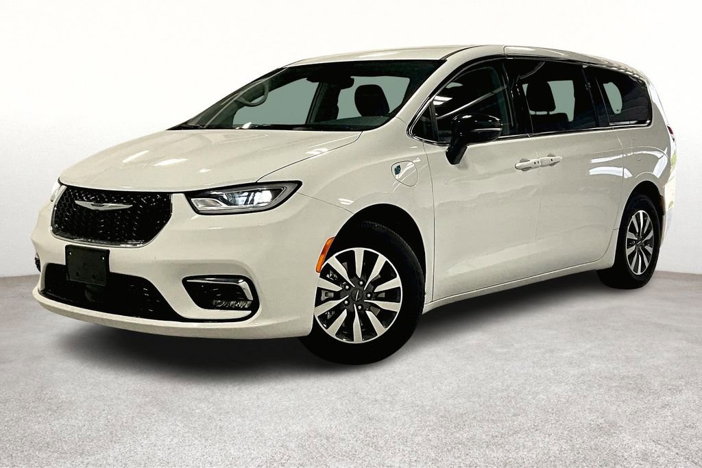 Used 2024 Chrysler Pacifica Select image 1