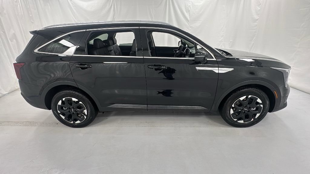 New 2026 Kia Sorento S image 2