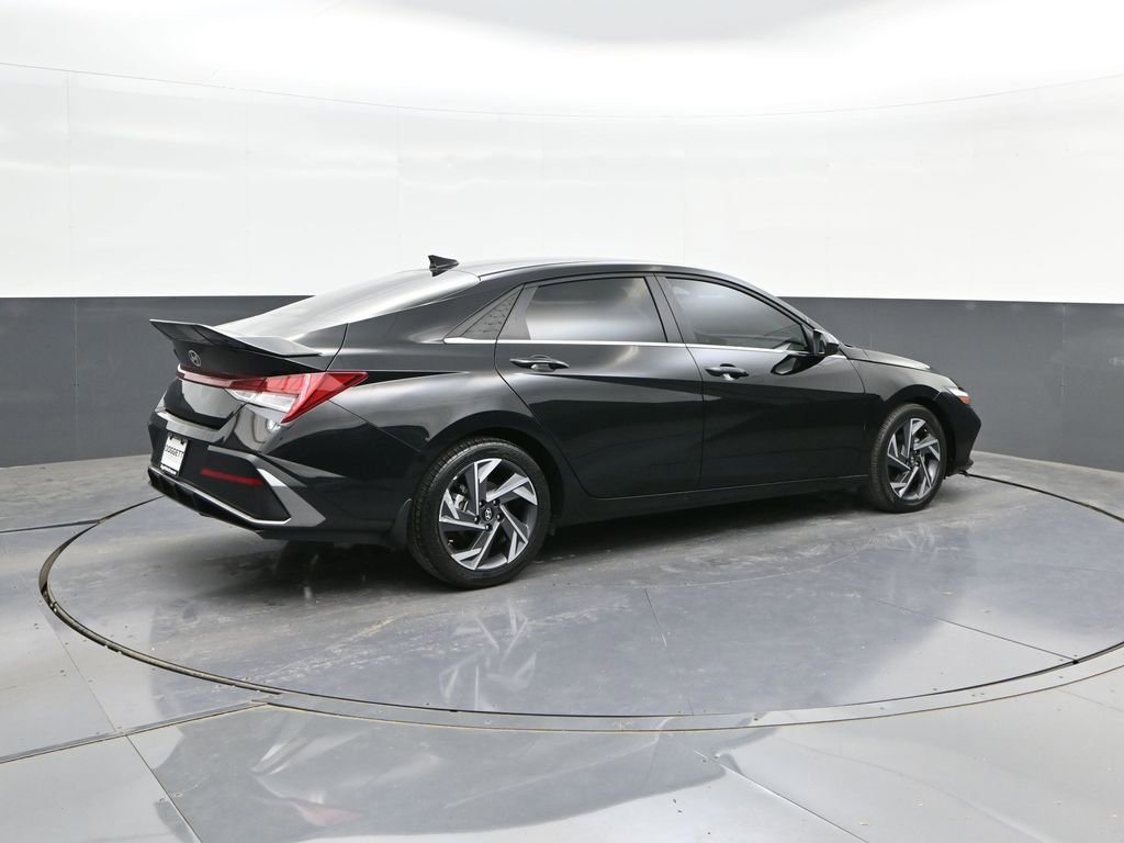 Used 2025 Hyundai Elantra SEL FWD image 15