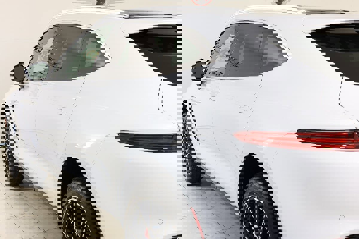 Used 2021 Aston Martin DBX image 44