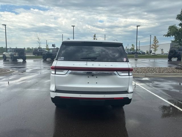 Used 2024 Lincoln Navigator Reserve AWD/4WD image 5