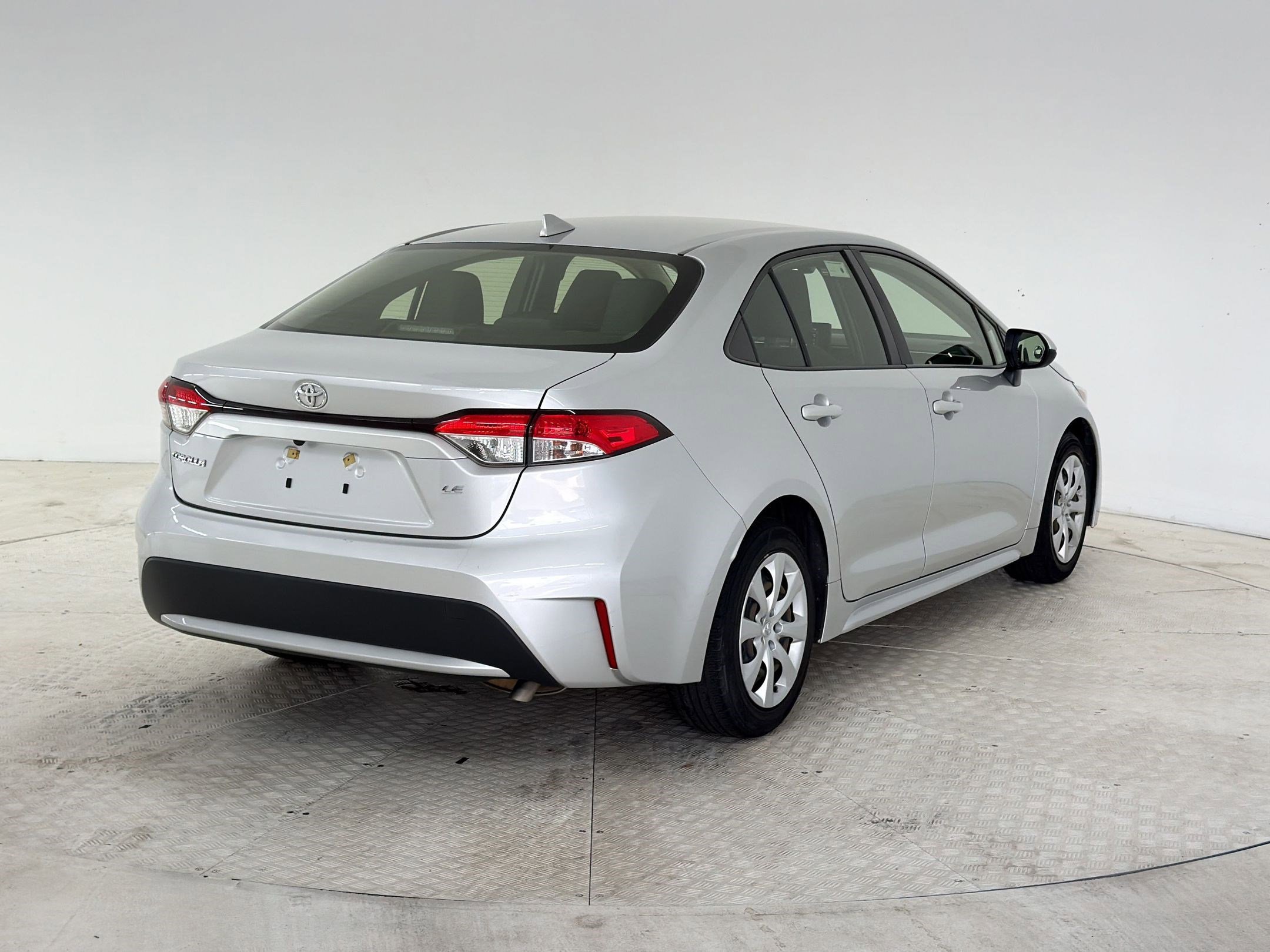 Used 2022 Toyota Corolla LE image 9