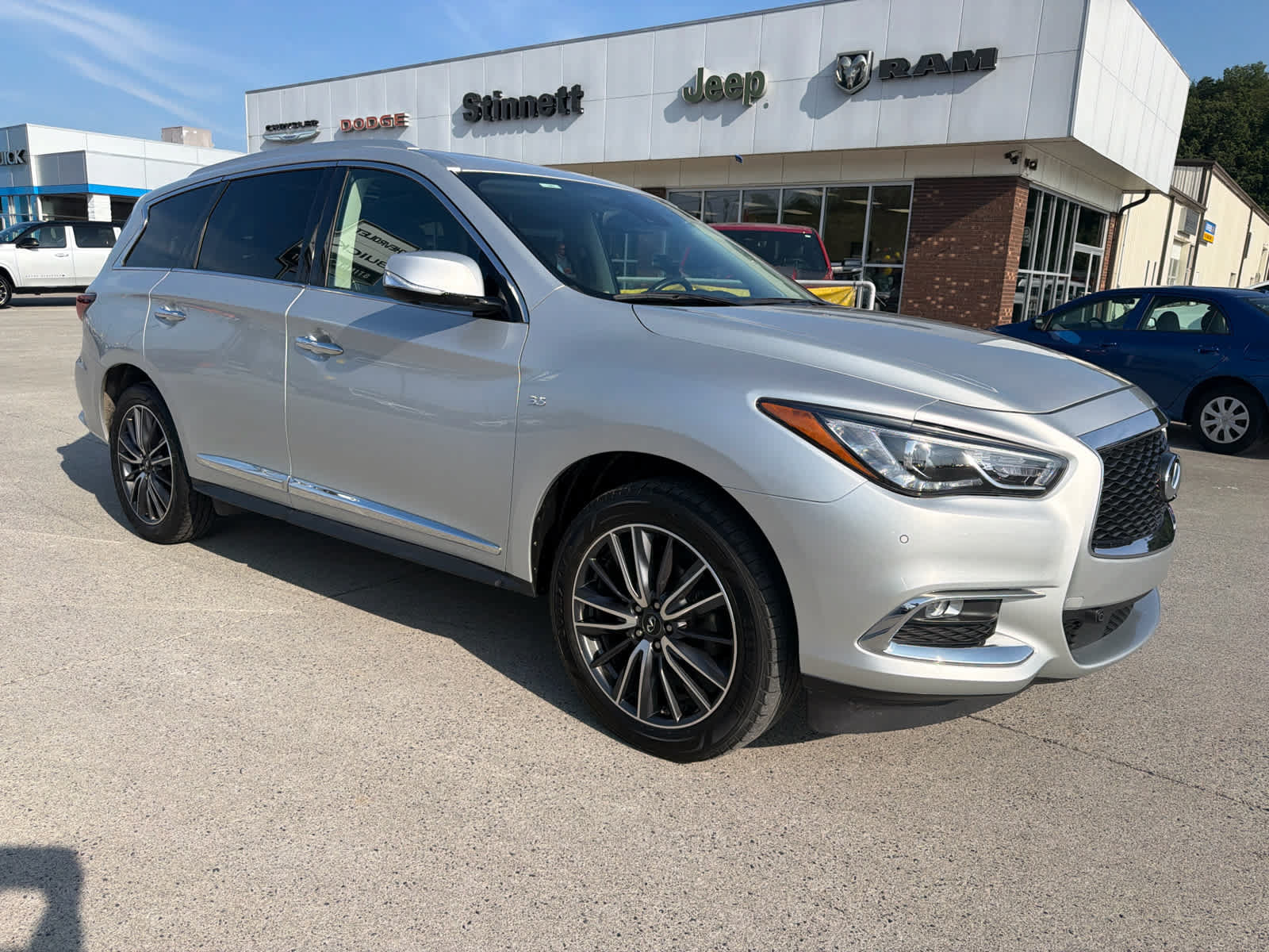 Used 2018 INFINITI QX60 Luxe w/ Deluxe Technology Package