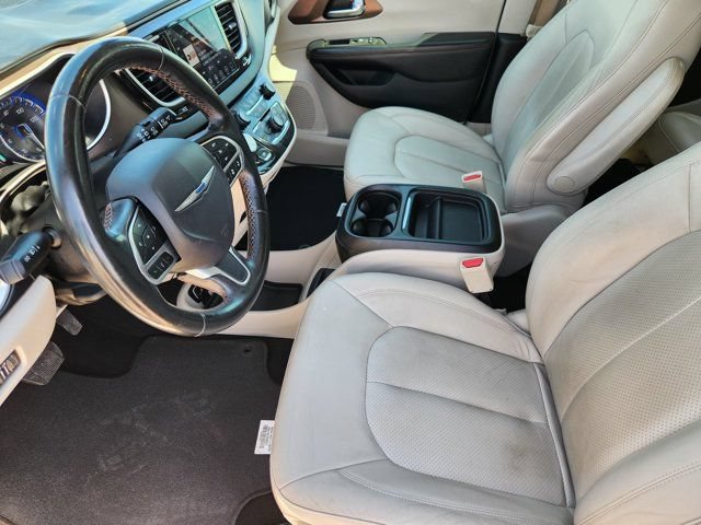 Used 2019 Chrysler Pacifica Touring-L w/ Advanced Safetytec Group FWD image 17