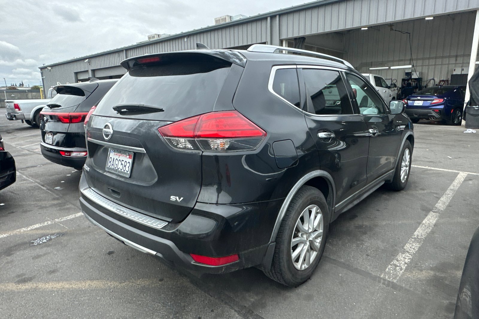 Used 2017 Nissan Rogue SV FWD image 5