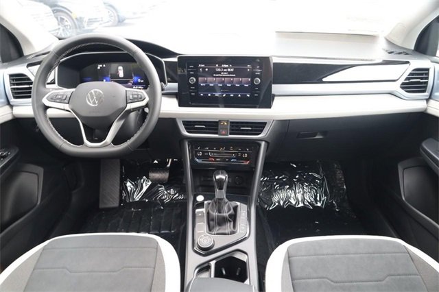 New 2025 Volkswagen Taos SE image 22