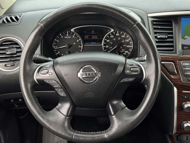 Used 2017 Nissan Pathfinder Platinum FWD image 12