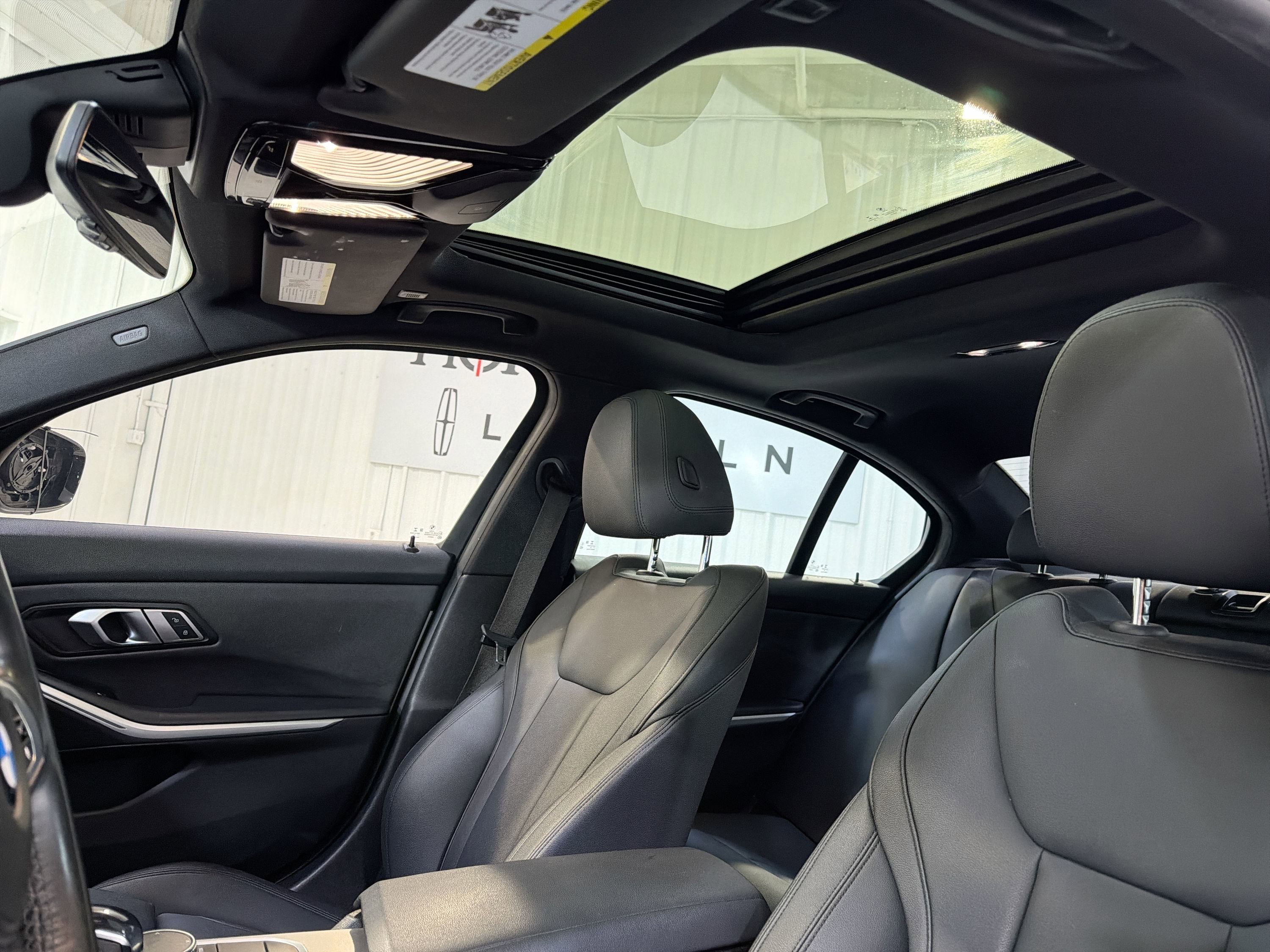 Used 2020 BMW 330i Sedan w/ M Sport Package RWD image 23